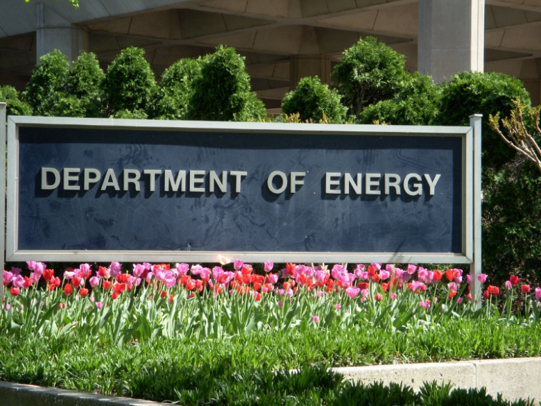 Plaque that displays the words Department of Energy.
