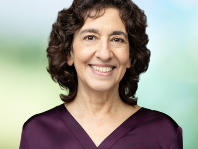 Elise Caplan Headshot